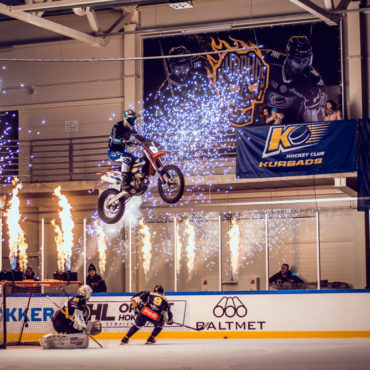 Andris Grīnfelds makes history with a unique stunt in ice arena