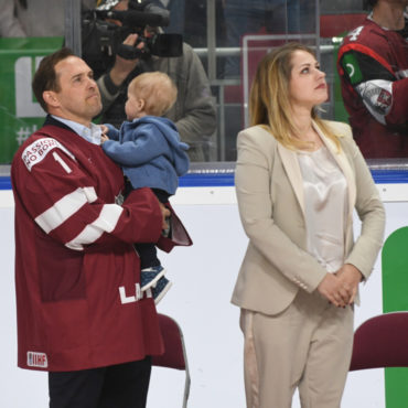 Artūrs Irbe honored before Latvian exhibition game!