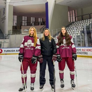 Lepojamies ar mūsu meitenēm!