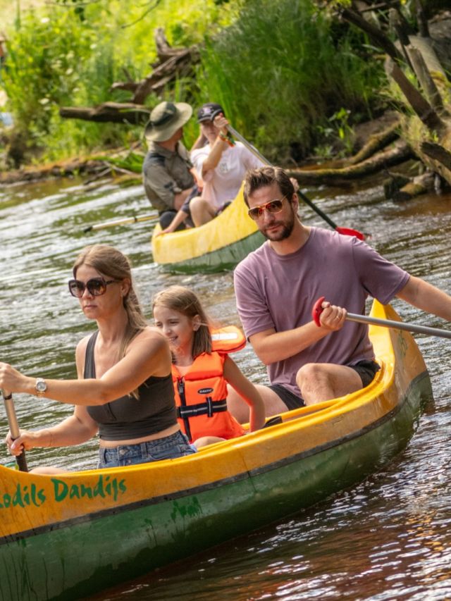 Kurbads 18. laivu braucienā arī HS Kurbads treneri un vadība leca laivās un devās piedzīvojumā pa gleznaino Irbes upi. Visi kopā – kā viena stipra komanda.🛶🌊

Šis laivu brauciens ir tradīcija, kas ik gadu vieno lielo Kurbads saimi no dažādām nozarēm. Tas ir pasākums, kas ļauj uz brīdi atrauties no ikdienas darbiem un pienākumiem, lai kopā pavadītu laiku dabā, stiprinātu komandas garu un iepazītu kolēģus citā gaismā.🍃

15 kilometru garais ceļš pa Irbes upi bija tikai sākums. Piedzīvojums turpinājās ar aizraujošu džipu braucienu, kopīgu telšu celšanu, gardas zupas baudīšanu un vakara noslēgumu pie ugunskura ar dzīvo mūziku.🏕️

Nākamā diena iesākās ar smaržīgām pankūkām, kam sekoja sportiskas aktivitātes un līksma kopā būšana.🍳

Liels paldies @kurbads par pasākumu, kas katru gadu palīdz mums kļūt tuvākiem, saliedētākiem un veidot paliekošas atmiņas kopā!👏

#hskurbads #laivubrauciens #kurbads #irbesupe